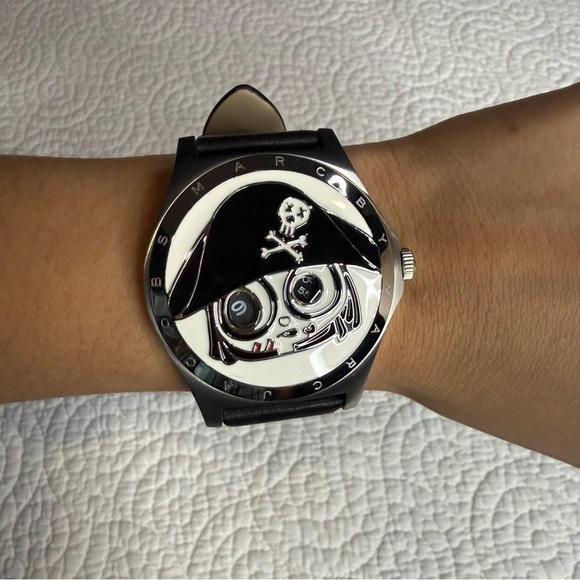 Marc Jacobs Silver and Black Skull Pirate Watch - Picture 9 of 12